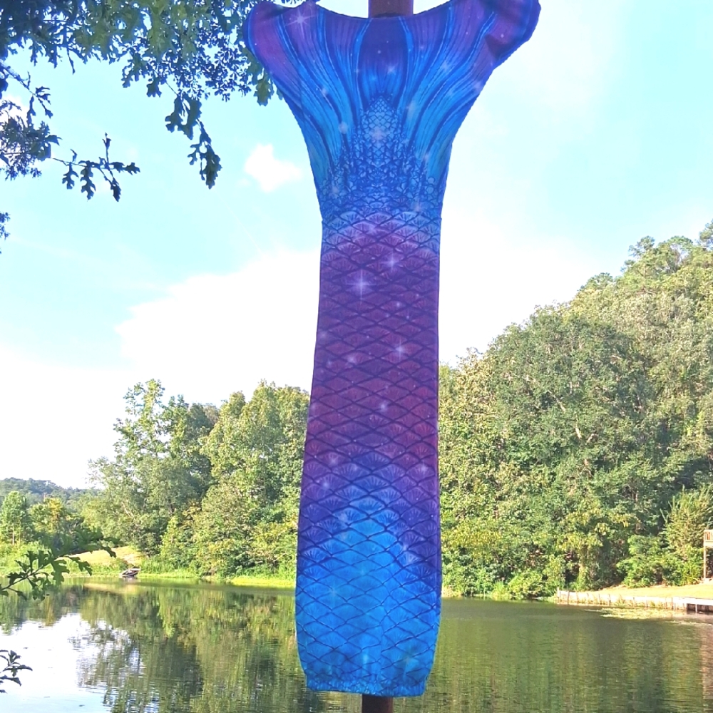 Vibrant Mermaid Tail Blanket in Blue and Purple